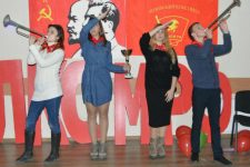 «ПреКРАСНАЯ ОСЕНЬ» - комсомольцы провели творческий вечер для молодёжи Крыма