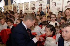 «Взвейтесь кострами, синие ночи!». Более 500 новосибирских школьников стали пионерами