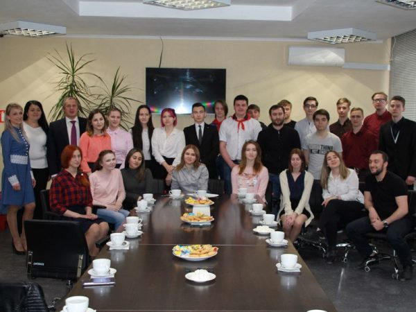 Комсомольцы ХМАО обсудили проблемы трудоустройства молодёжи