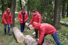 Нижегородские комсомольцы приняли участие в ликвидации последствий урагана