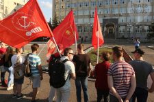 Пензенские комсомольцы провели пикет за введение льготного проезда для школьников и студентов