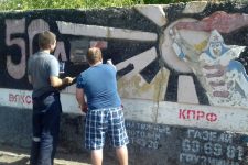 Комсомольцы Оренбурга отреставрировали стелу 50-летия ВЛКСМ
