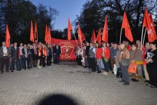 «Наша задача – последовательная борьба против капиталистической системы и построение социализма!»: в Ростове-на-Дону заложили послание поколению молодёжи 2068 года
