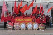 Самарские комсомольцы приняли участие в памятном параде, посвящённом военному параду 1941 года в Куйбышеве