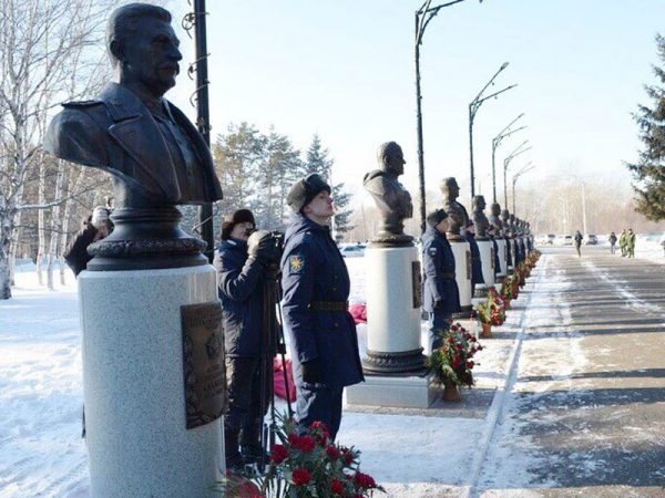 В Комсомольске-на-Амуре установили бюсты генералиссимусу Иосифу Сталину и маршалам Победы
