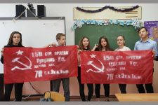 Ростовские комсомольцы рассказали школьникам о Знамени Победы