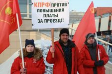 Омская область. Комсомольцы вышли на пикет в защиту прав молодёжи