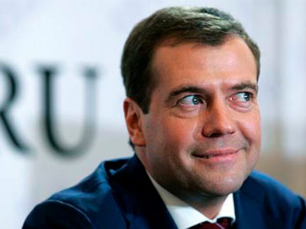Реванш капитализма: Дмитрий Медведев подписал поручение об отмене 8-часового рабочего дня