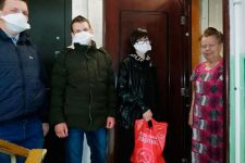 Комсомольцы Челябинской области оказывают помощь пожилым людям в рамках акции "Своих не бросаем"