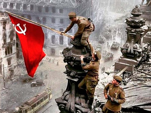 75 лет назад Красное Знамя было водружено над поверженным Рейхстагом!