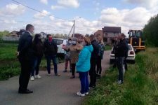 В Белгородском районе депутаты-комсомольцы не позволили единороссам вырубить многолетнюю берёзовую аллею