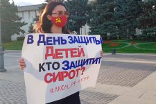 Астраханские комсомольцы выступили в защиту детей-сирот