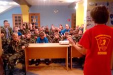Псковские комсомольцы провели урок мужества в детском военно-патриотическом лагере