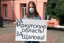 Иркутские комсомольцы провели пикет против вырубки леса на Байкале