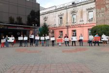 Иркутские комсомольцы провели пикет против вырубки леса на Байкале