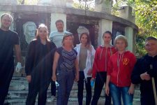 Забайкальский край. Комсомольцы и волонтёры привели в порядок памятник борцам революции 1905 года в Чите
