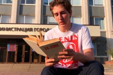 Юрий Галдун, верни памятник Ленину на место! Флешмоб белгородских комсомольцев
