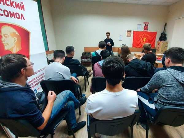 Комсомольцы Симферополя решили выступить с инициативой введения льготного проезда для студентов