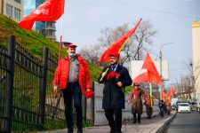 В честь Великого Октября во Владивостоке состоялись шествие и митинг