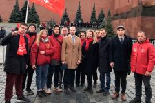 Слава Великому Октябрю! В Москве прошло возложение цветов к Мавзолею В.И. Ленина