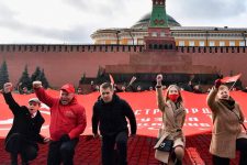 Слава Великому Октябрю! В Москве прошло возложение цветов к Мавзолею В.И. Ленина