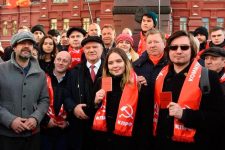 Слава Великому Октябрю! В Москве прошло возложение цветов к Мавзолею В.И. Ленина