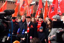 Слава Великому Октябрю! В Москве прошло возложение цветов к Мавзолею В.И. Ленина