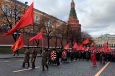 Слава Великому Октябрю! В Москве прошло возложение цветов к Мавзолею В.И. Ленина