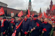 Слава Великому Октябрю! В Москве прошло возложение цветов к Мавзолею В.И. Ленина