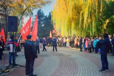 «По-ленински читать и делать»… Акция ростовских комсомольцев