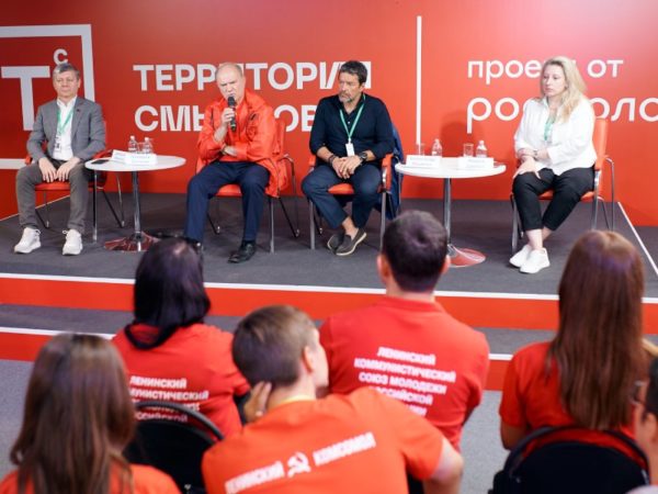 Геннадий Зюганов на «Территории смыслов»: «Пропагандировать программу КПРФ и укреплять авторитет партии»
