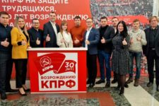 Руководство Ленинского комсомола посетило выставку: "КПРФ на защите трудящихся. 30 лет возрождению партии"